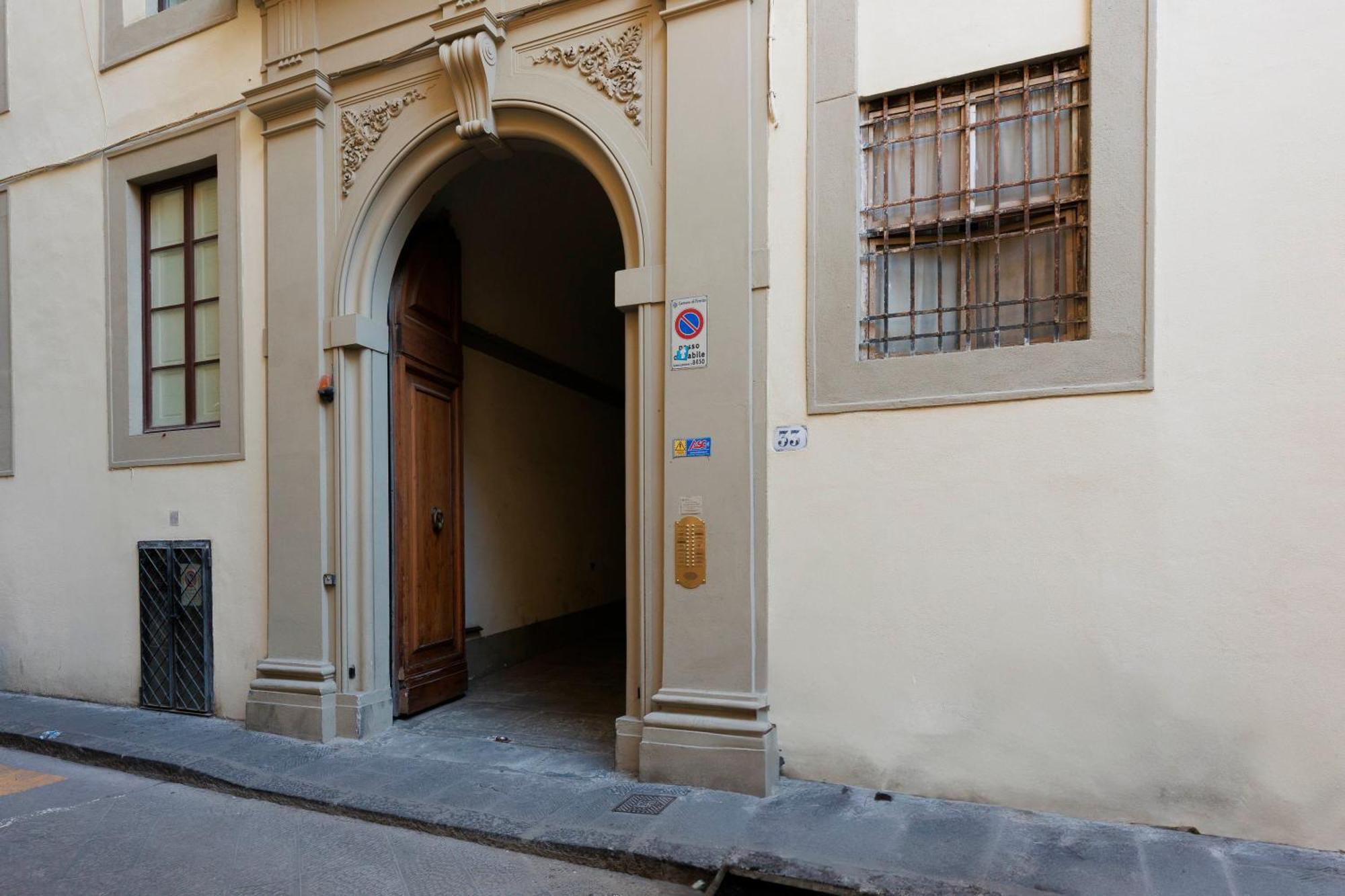 פירנצה Palazzo Caccini Luxury Apartment מראה חיצוני תמונה